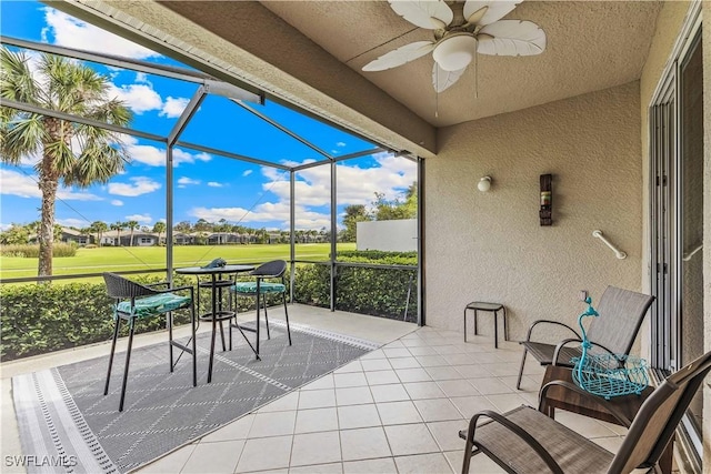 sunroom featuring ceiling fan