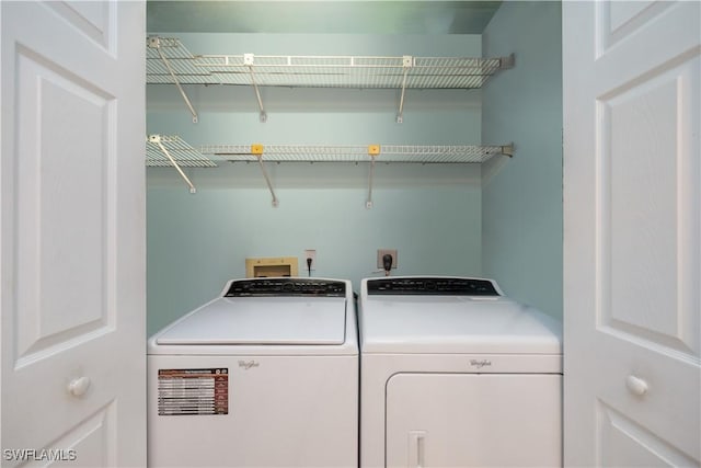 laundry room with washing machine and dryer