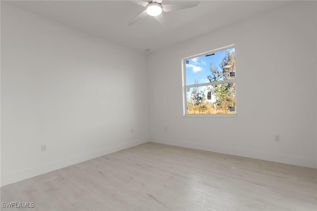 unfurnished room featuring light wood-type flooring, a ceiling fan, and baseboards