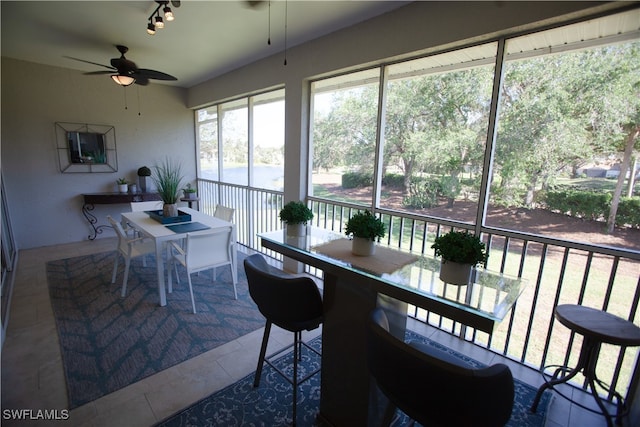 sunroom featuring ceiling fan