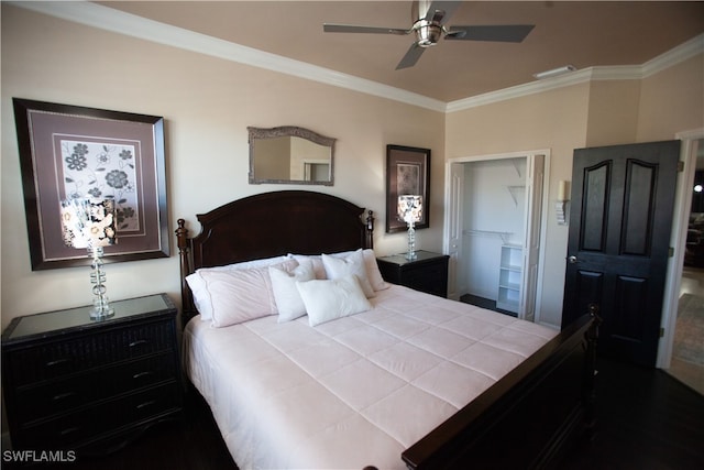 bedroom featuring crown molding, ceiling fan, and a closet