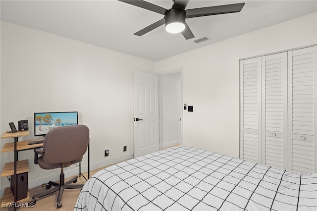 bedroom featuring ceiling fan and a closet