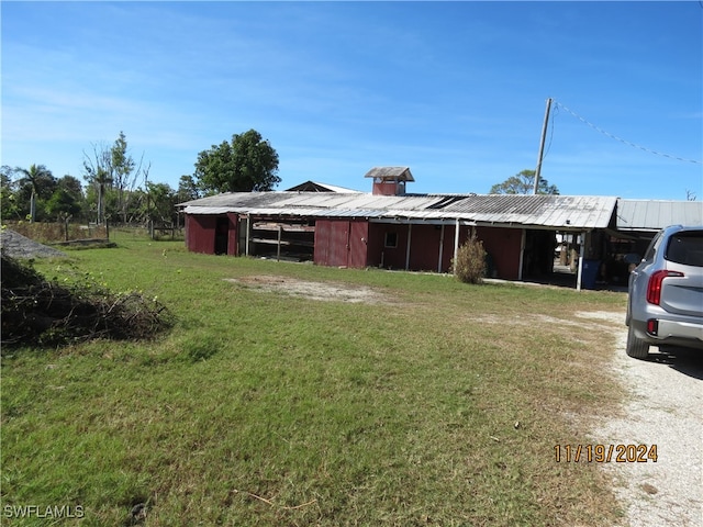 view of front of property with an outbuilding