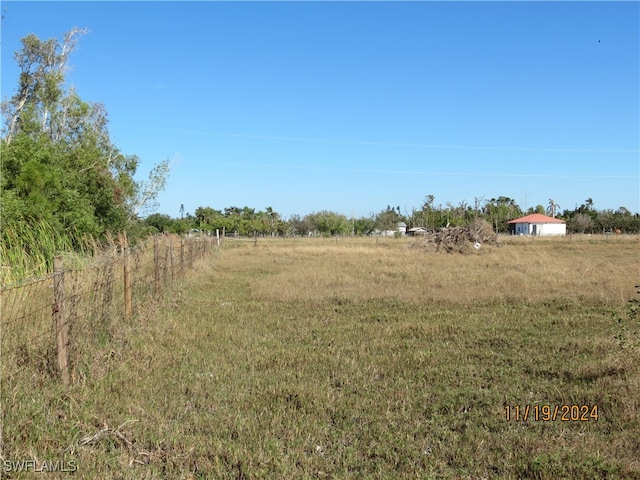 view of yard with a rural view