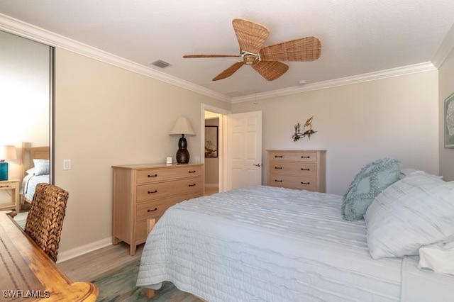 bedroom featuring light hardwood / wood-style flooring, ceiling fan, and ornamental molding