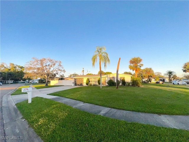 ranch-style house featuring a front yard