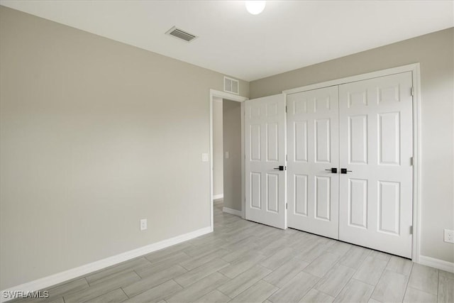 2902 40th St W, Lehigh Acres, FL 33971 - unfurnished bedroom featuring baseboards, light wood-type flooring, and a closet