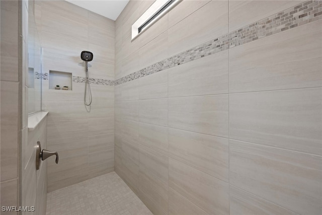 bathroom featuring tiled shower