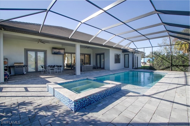 view of swimming pool with an in ground hot tub, a patio area, ceiling fan, and a lanai