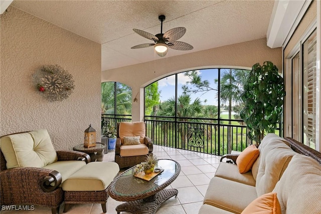 sunroom with ceiling fan