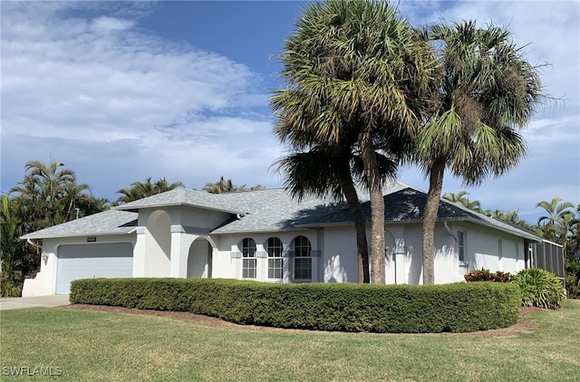 view of front facade featuring a front yard and a garage