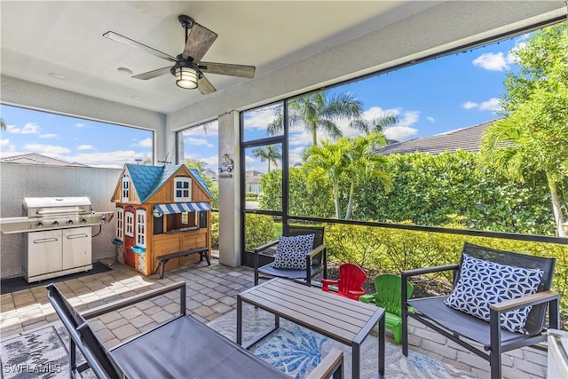 sunroom featuring a ceiling fan