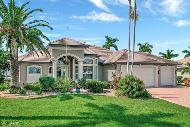 view of front of property featuring a front yard and a garage