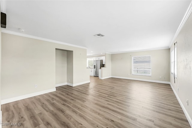 2199 Santiago Ave, Fort Myers, FL 33905 - unfurnished living room featuring healthy amount of natural light, crown molding, light wood finished floors, baseboards, and recessed lighting