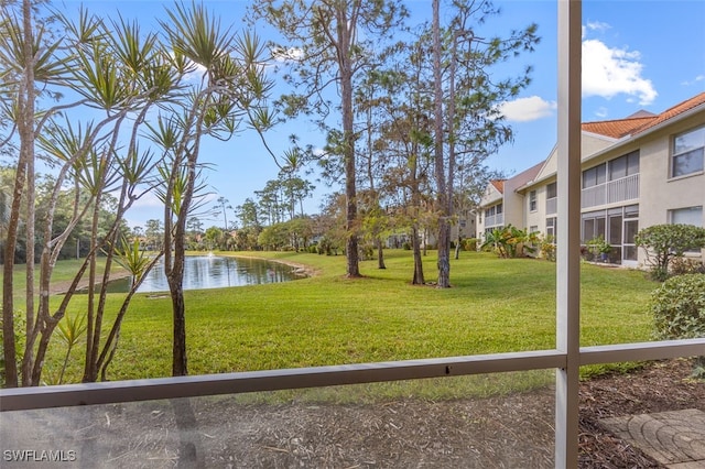 view of yard featuring a water view