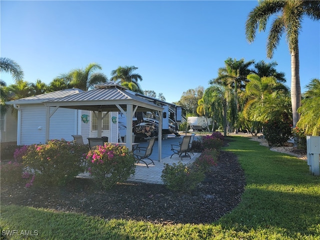 Listing photo 3 for 10026 Parkwood Dr, Fort Myers FL 33905