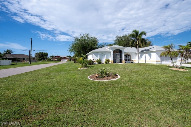 view of front facade with a front yard