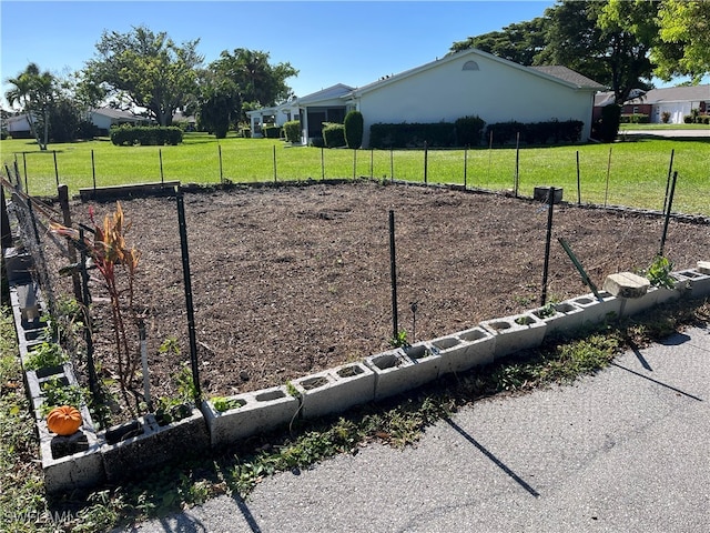 exterior space featuring a lawn