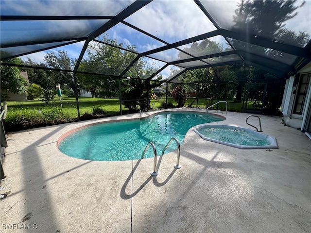 view of pool with a lanai, a yard, an in ground hot tub, and a patio