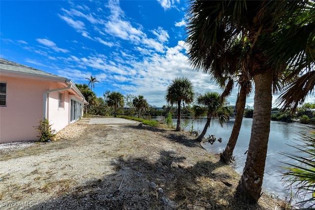 view of yard featuring a water view