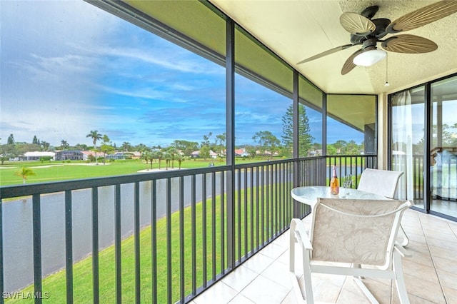 sunroom / solarium featuring ceiling fan