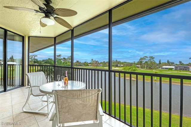 sunroom / solarium featuring ceiling fan