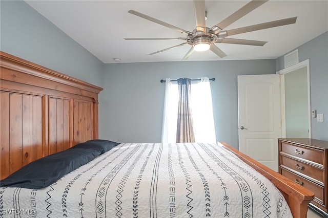 bedroom featuring ceiling fan