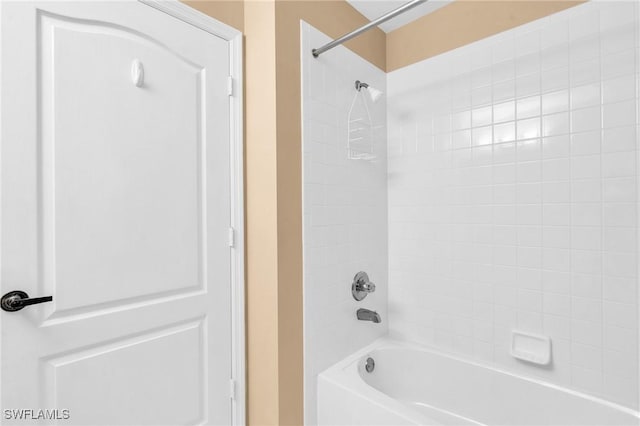 bathroom featuring shower / tub combination