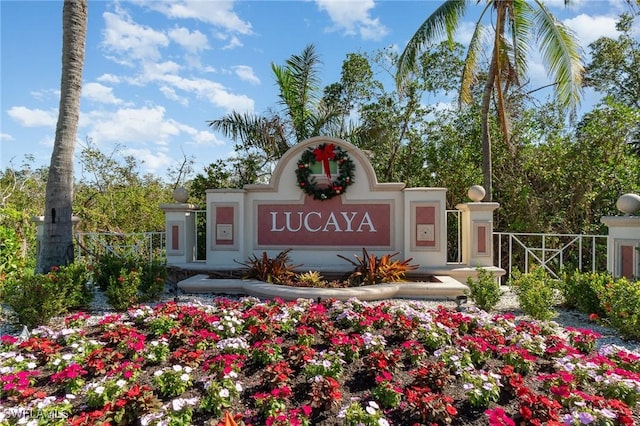 view of community / neighborhood sign