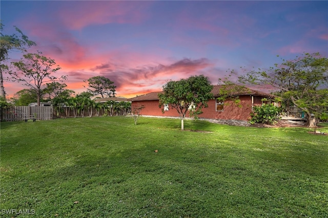 view of yard at dusk