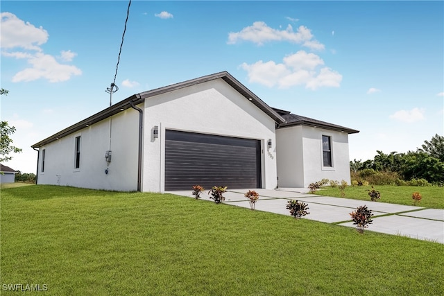 view of front facade featuring a garage and a front lawn