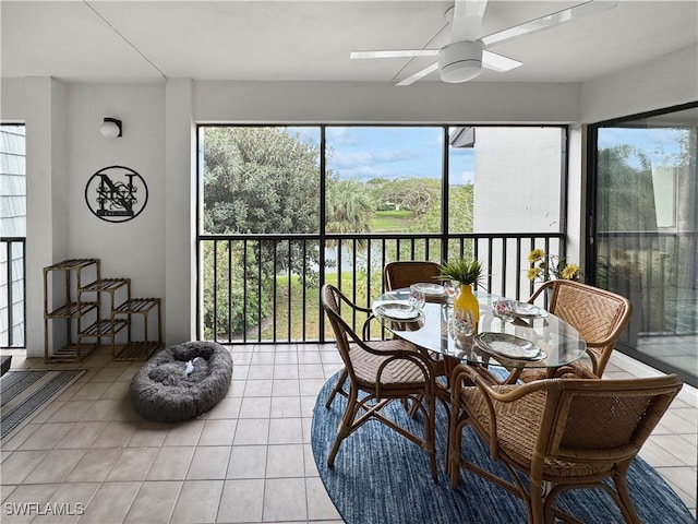 sunroom featuring ceiling fan