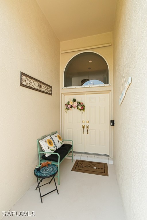 property entrance featuring stucco siding