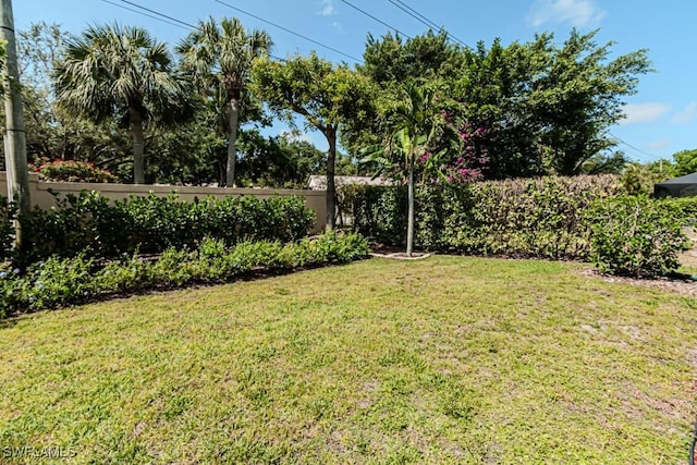 view of yard featuring fence