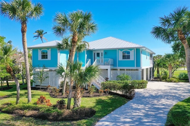 view of front of home featuring a porch and a carport