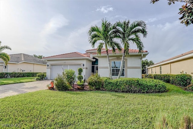 view of front facade featuring a front yard and a garage