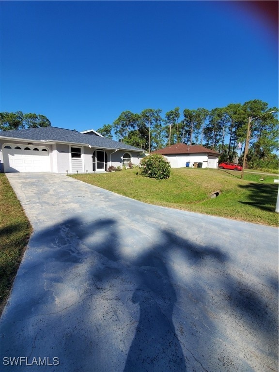 Listing photo 2 for 709 Michael Ave E, Lehigh Acres FL 33936