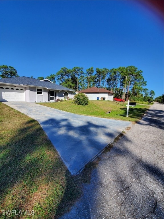 Listing photo 3 for 709 Michael Ave E, Lehigh Acres FL 33936