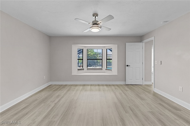 unfurnished room featuring light hardwood / wood-style flooring and ceiling fan