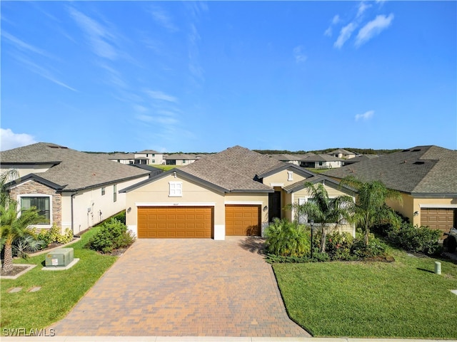 view of front facade featuring a front lawn and a garage