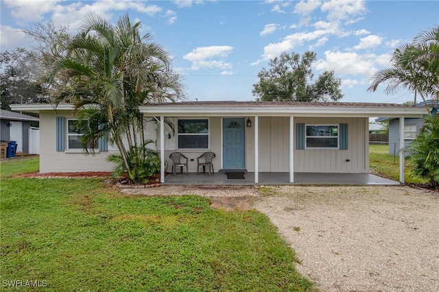 ranch-style house featuring a front lawn and a porch