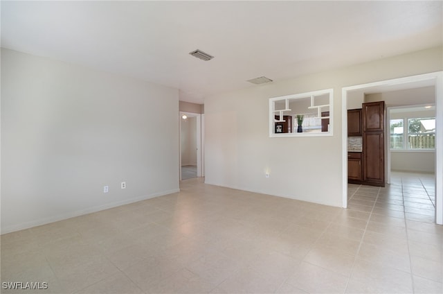 spare room with light tile patterned flooring