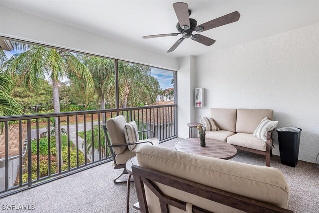 sunroom with ceiling fan