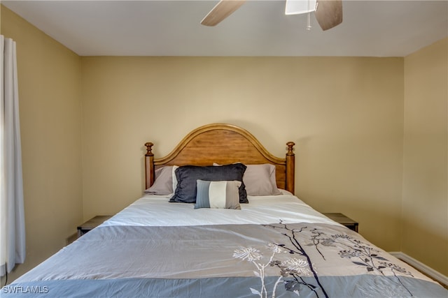 bedroom with ceiling fan