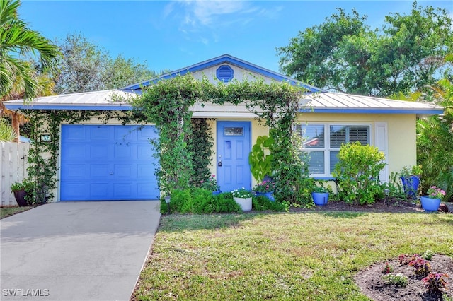 view of front of home featuring a front yard and a garage