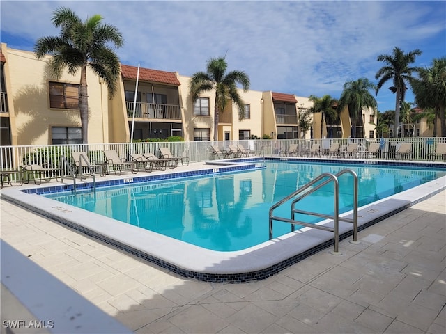 view of swimming pool