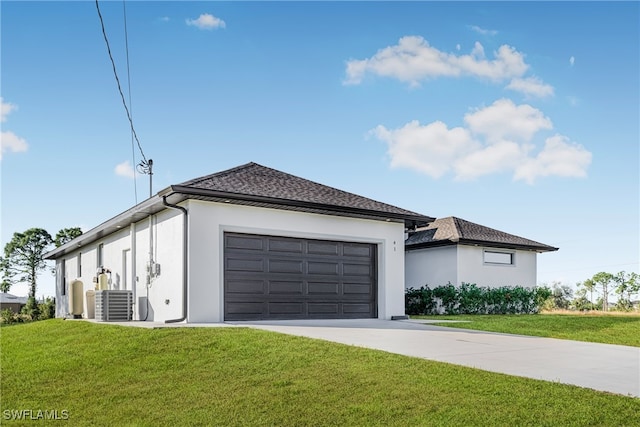 view of front facade featuring a garage and a front lawn