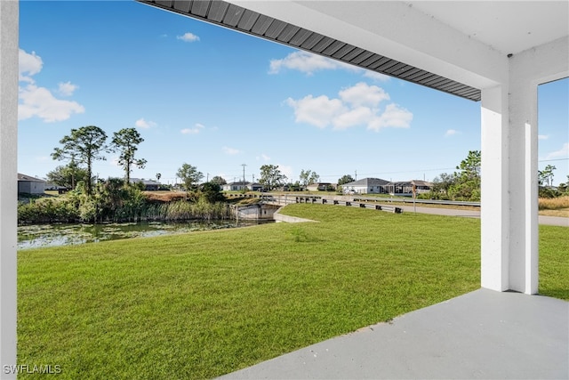 view of yard featuring a water view