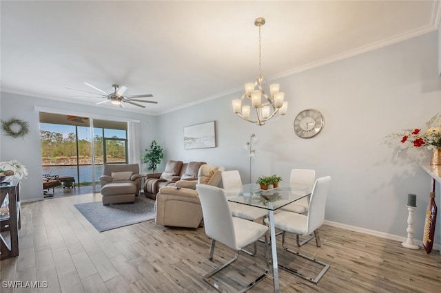 dining space with ceiling fan with notable chandelier, light hardwood / wood-style flooring, and crown molding