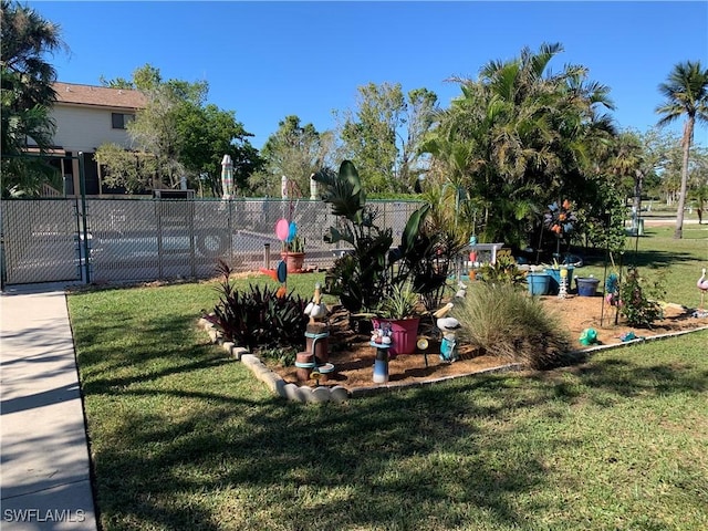 13508 Siesta Pines Ct Unit 8, Fort Myers, FL 33908 - view of yard